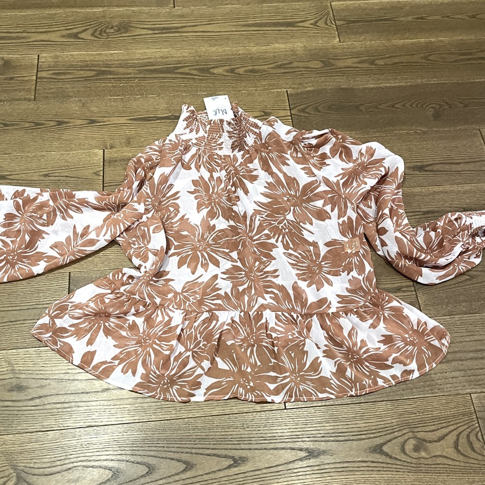NWT Illa Illa Sheer Long Sleeve Blouse